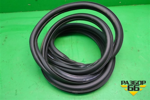 Уплотнитель двери задней правой (575867368D) для Skoda Karoq с 2017г (Карок)