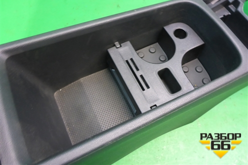 Подлокотник (566863243) для Skoda Karoq с 2017г (Карок)