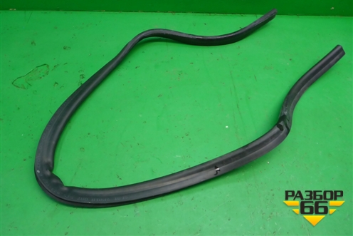 Уплотнитель капота (на реш.стеклоочистителей) (575823723) для Skoda Karoq с 2017г (Карок)