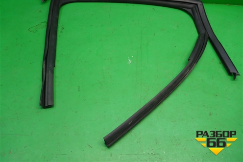 Уплотнитель стекла двери задней левой (575839431) для Skoda Karoq с 2017г (Карок)