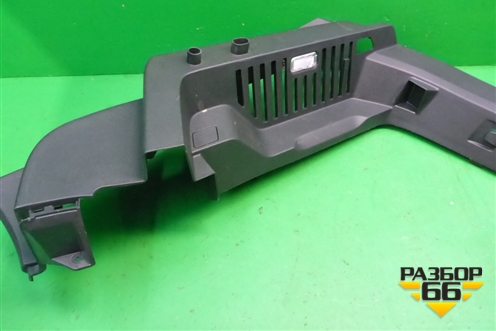 Держатель задней полки правый (57R867762) для Skoda Karoq с 2017г (Карок)