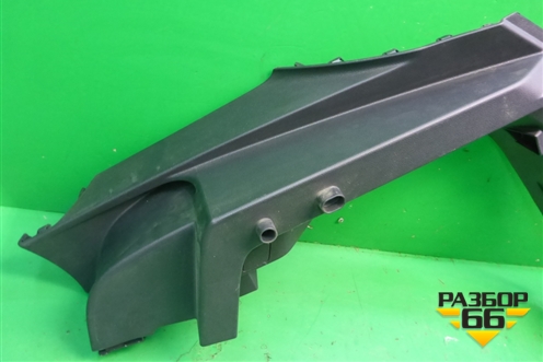 Держатель задней полки правый (57R867762) для Skoda Karoq с 2017г (Карок)