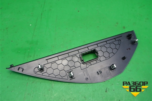 Накладка на торпедо (боковя правая) (57A857504E) для Skoda Karoq с 2017г (Карок)