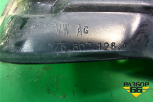 Кронштейн заднего бампера правый (нижний) (575807126A) для Skoda Karoq с 2017г (Карок)