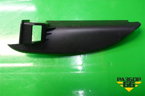 Накладка двери передней левой уголок (57A837973) для Skoda Karoq с 2017г (Карок)