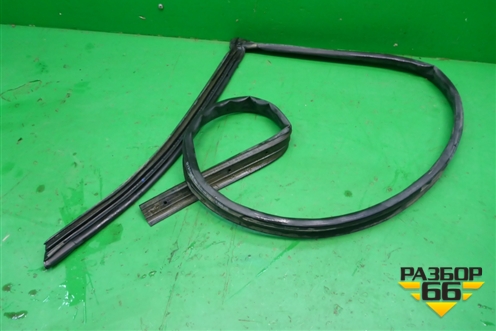 Уплотнитель двери (передней правой нижний) (575839120) для Skoda Karoq с 2017г (Карок)