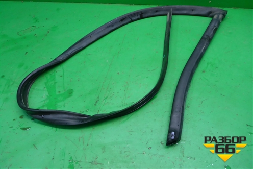 Уплотнитель двери (передней правой нижний) (575839120) для Skoda Karoq с 2017г (Карок)