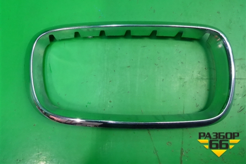 Накладка на решетку радиатора (правая) (51117309775) для BMW X5 F15 с 2013г (Х5 Ф15)