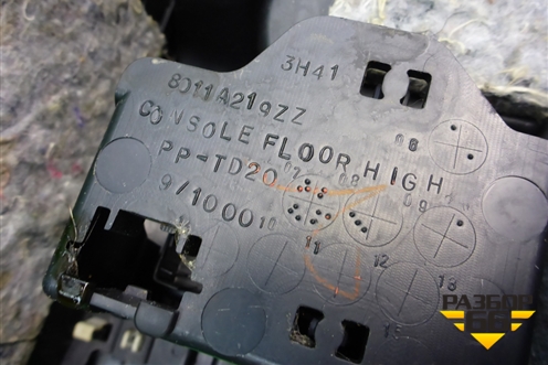 Подлокотник (8011A219ZZ) для Mitsubishi Lancer-X с 2007г (Лансер)