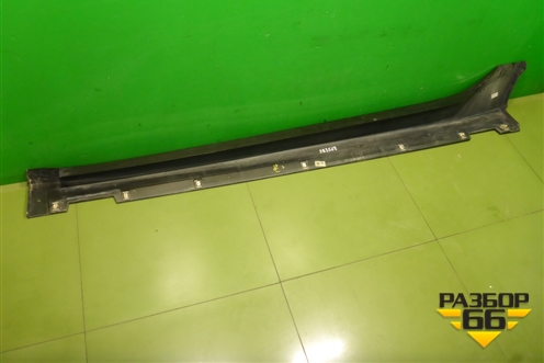 Накладка на порог наружная правая (877523Z000) для Hyundai i40 с 2011г (Ай40)