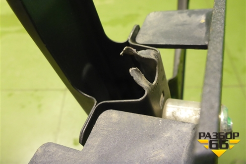 Кронштейн передней панели центральный (5302148010) для Lexus RX 350 c 2015г (РХ)