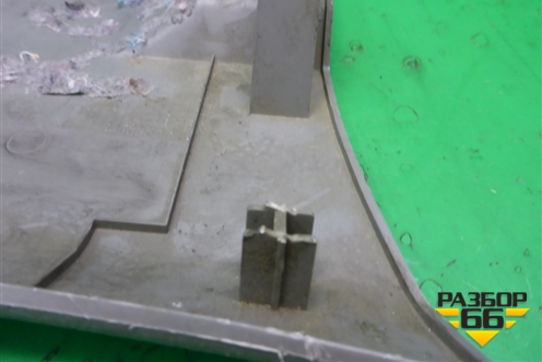 Накладка на торпедо (под бардачок) (96327738) для Chevrolet Evanda с 2004г (Эванда)