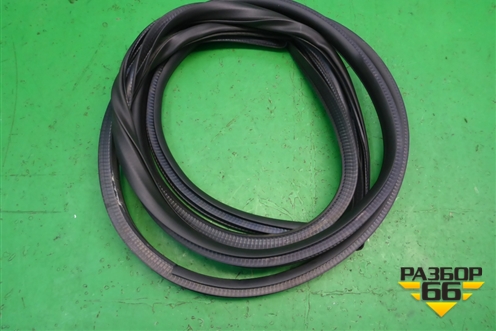 Уплотнитель двери передней правой для Nissan Murano (Z51) с 2007-2015г (Мурано)