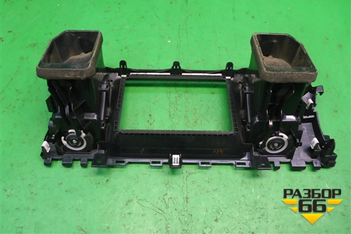 Дефлектор воздушный центральный (687501AA0A) для Nissan Murano (Z51) с 2007-2015г (Мурано)