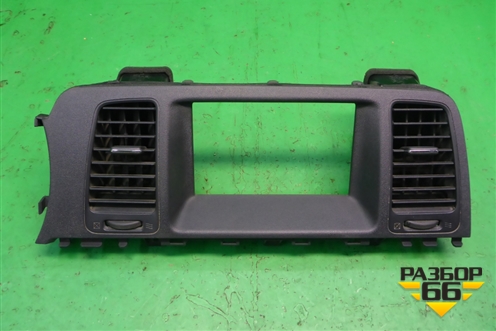 Дефлектор воздушный центральный (687501AA0A) для Nissan Murano (Z51) с 2007-2015г (Мурано)