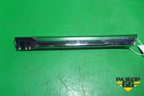 Накладка двери задней левой (после 2015г) (7507660140) ( 7574260290) для Toyota Land Cruiser (200) с 2008г (Ленд Крузер)