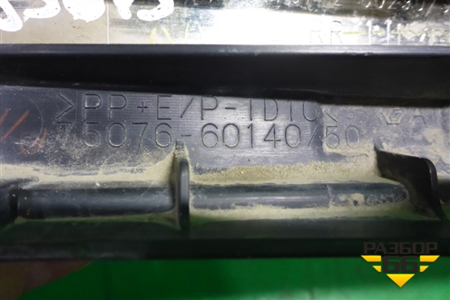 Накладка двери задней левой (после 2015г) (7507660140) ( 7574260290) для Toyota Land Cruiser (200) с 2008г (Ленд Крузер)