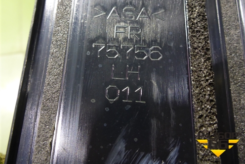 Накладка двери передней левой (на рамку) (75756LH011) для Toyota Camry V70 с 2017г (Камри)