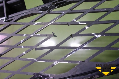 Решетка в передний бампер левая (до 2006г) (7L6853665A) для Volkswagen Touareg c 2002-2010г (Туарег)