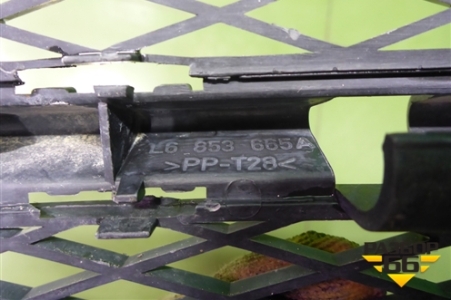 Решетка в передний бампер левая (до 2006г) (7L6853665A) для Volkswagen Touareg c 2002-2010г (Туарег)