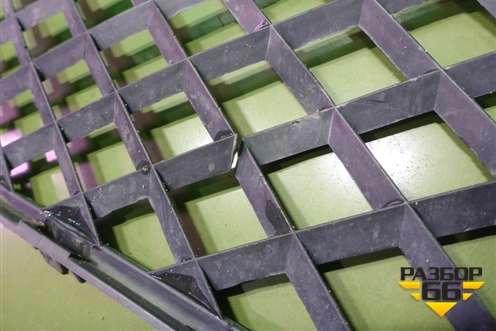 Решетка в передний бампер левая (до 2006г) (7L6853676) для Volkswagen Touareg c 2002-2010г (Туарег)