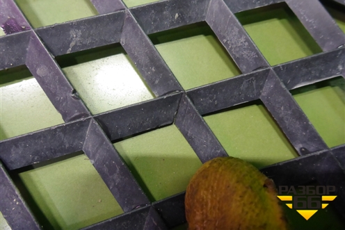 Решетка в передний бампер левая (до 2006г) (7L6853676) для Volkswagen Touareg c 2002-2010г (Туарег)