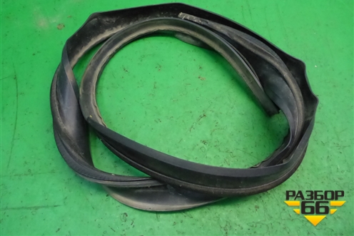 Уплотнитель на кузов правый для Renault Logan с 2004-2015г (Логан)