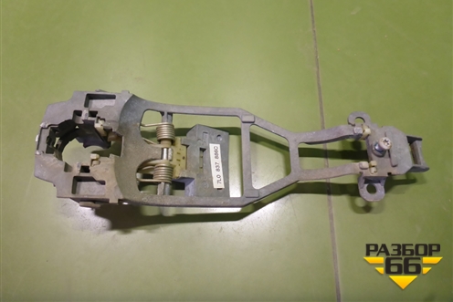 Кронштейн ручки наружной (передней правой) (7L0837886C) для Volkswagen Touareg c 2002-2010г (Туарег)