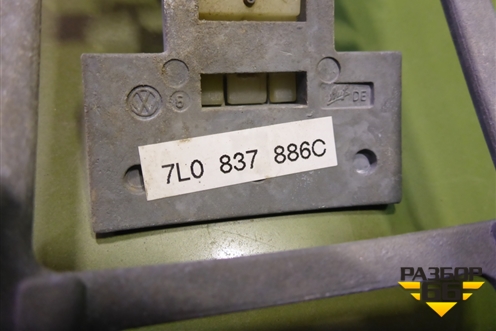 Кронштейн ручки наружной (передней правой) (7L0837886C) для Volkswagen Touareg c 2002-2010г (Туарег)