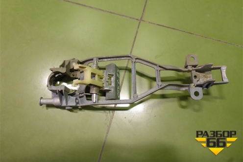 Кронштейн ручки наружной (задней правой) (7L0839886A) для Volkswagen Touareg c 2002-2010г (Туарег)