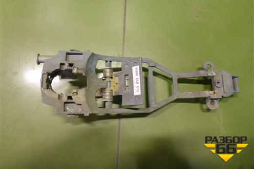 Кронштейн ручки наружной (задней правой) (7L0839886A) для Volkswagen Touareg c 2002-2010г (Туарег)