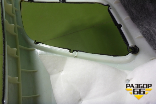 Обшивка стойки задняя верхняя левая (4M0867287H) для Audi Q7 c 2015г (Ку 7)