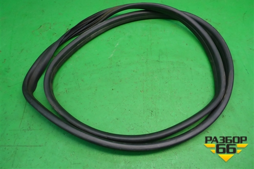 Уплотнитель двери передней правой для Skoda Fabia с 2007-2014г (Фабия)