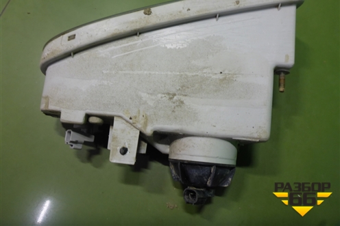 Фара противотуманная правая (8103060051) для Lexus LX-470 с 1998-2007г (ЛХ)