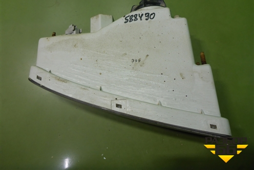 Фара противотуманная правая (8103060051) для Lexus LX-470 с 1998-2007г (ЛХ)