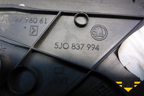 Накладка двери передней правой уголок (5J0837994) для Skoda Fabia с 2007-2014г (Фабия)