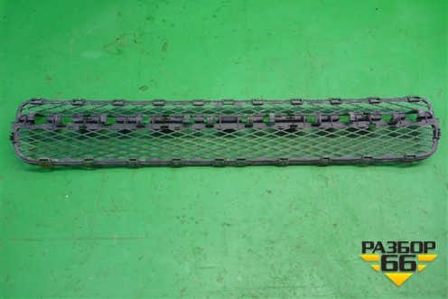 Решетка в передний бампер центральная (до 2006г) (7L6853678A) для Volkswagen Touareg c 2002-2010г (Туарег)