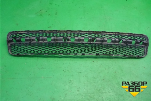 Решетка в передний бампер центральная (до 2006г) (7L6853678A) для Volkswagen Touareg c 2002-2010г (Туарег)