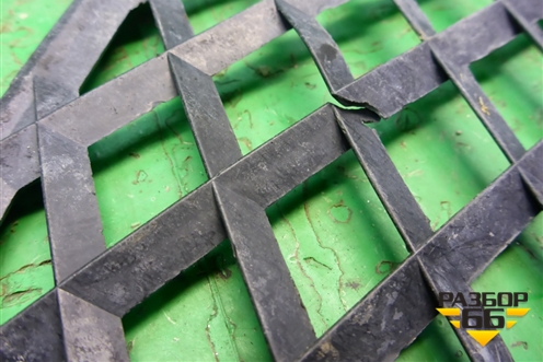 Решетка в передний бампер правая (до 2006г) (7L6853677) для Volkswagen Touareg c 2002-2010г (Туарег)