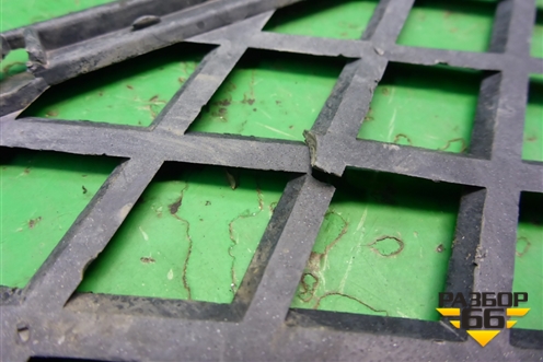 Решетка в передний бампер левая (до 2006г) (7L6853676) для Volkswagen Touareg c 2002-2010г (Туарег)