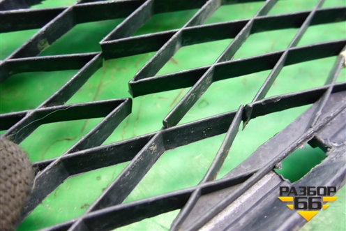 Решетка в передний бампер правая (до 2006г) (7L6853666A) для Volkswagen Touareg c 2002-2010г (Туарег)