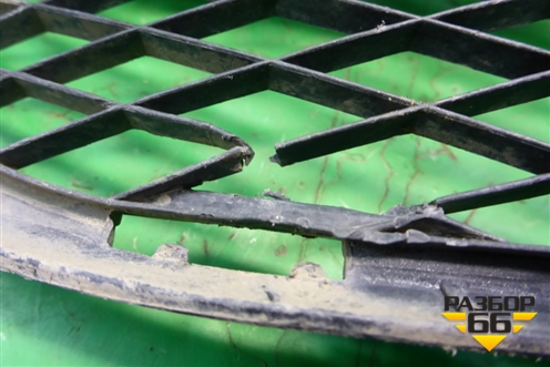 Решетка в передний бампер правая (до 2006г) (7L6853666A) для Volkswagen Touareg c 2002-2010г (Туарег)