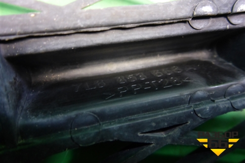 Решетка в передний бампер правая (до 2006г) (7L6853666A) для Volkswagen Touareg c 2002-2010г (Туарег)