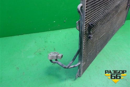 Радиатор кондиционера (4L0260401A) для Volkswagen Touareg c 2002-2010г (Туарег)