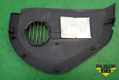 Накладка на торпедо (боковая левая) (7L6857175G) для Volkswagen Touareg c 2002-2010г (Туарег)