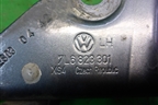 Петля капота левая (7L6823301) для Volkswagen Touareg c 2002-2010г (Туарег)