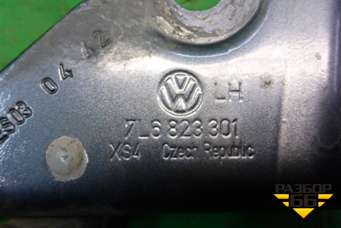 Петля капота левая (7L6823301) для Volkswagen Touareg c 2002-2010г (Туарег)