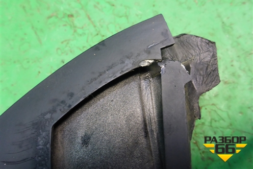 Накладка двери передней левой уголок (7L6837993) для Volkswagen Touareg c 2002-2010г (Туарег)