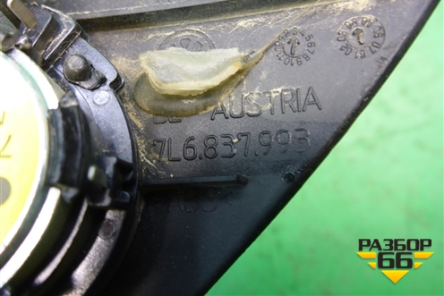 Накладка двери передней левой уголок (7L6837993) для Volkswagen Touareg c 2002-2010г (Туарег)