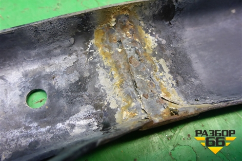 Кронштейн передней панели центральный для Volkswagen Touareg c 2002-2010г (Туарег)